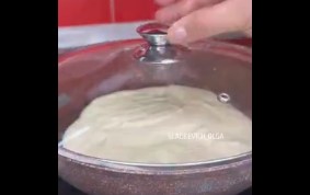Как приготовить вкусную сырную лепешку за 5 минут шаг 3
