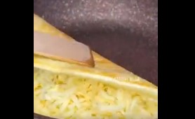 Как приготовить вкусную сырную лепешку за 5 минут шаг 4