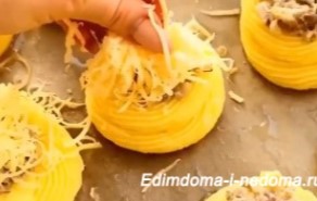 Картофельные гнезда с грибами и сыром в духовке рецепт приготовления: шаг 4