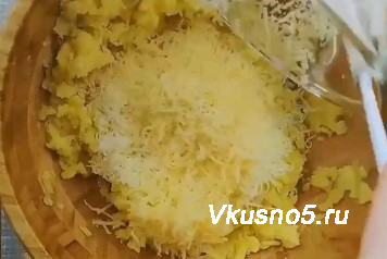 Хычины с картошкой и сыром на сковороде - пошаговый рецепт приготовления с фото и видео приготовления шаг 2