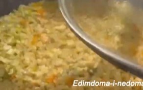 Рецепт приготовления булгура с овощами на сковороде шаг 4