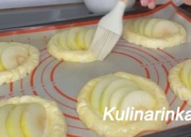 Рецепт приготовления творожной ватрушки с яблоками шаг 5